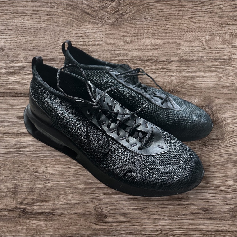 Men's Nike Air Max Flyknit
Racer in Triple Black Size 11.5 Like New
